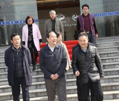 全國人大民族委員會副主任委員吳仕民蒞臨仙客來公司考察