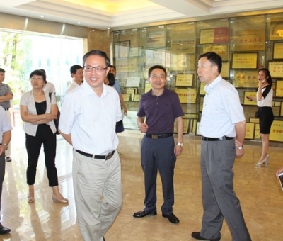 江西省委統(tǒng)戰(zhàn)部副部長、省民宗局局長張勇蒞臨仙客來公司調(diào)研