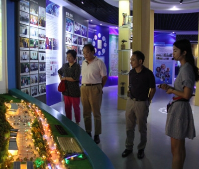 上?？茖W(xué)技術(shù)文獻(xiàn)出版社胡德仁主任蒞臨仙客來(lái)公司考察