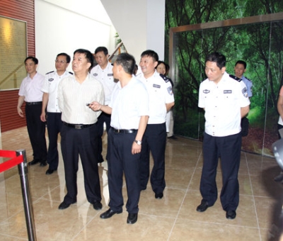 江西省公安廳黨委委員、常務副廳長章凱旋蒞臨仙客來公司調研公安機關服務企業(yè)發(fā)展新思路