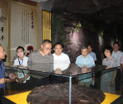 九江職業(yè)大學黨委書記，市教育局黨委書記、局長熊穎蒞臨仙客來公司走訪調研