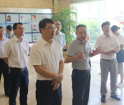 省委統(tǒng)戰(zhàn)部副部長、省社會主義學(xué)院黨組書記易軍一行蒞臨仙客來公司考察調(diào)研