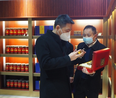 市委常委、市紀(jì)委書記熊明一行到仙客來(lái)公司走訪慰問(wèn)并調(diào)研食品安全工作