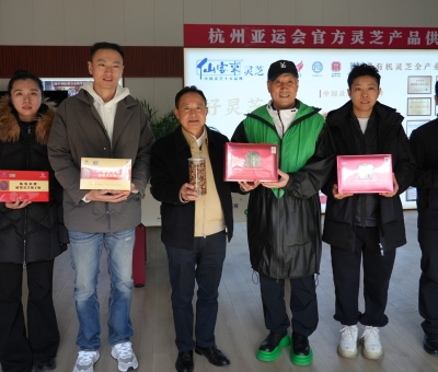 李永波羽毛球公開賽開賽 李永波教練與三位奧運冠軍走進仙客來靈芝